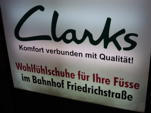 Leuchtreklame im Bahnhof Berlin-Friedrichstrae - 06.03.2008