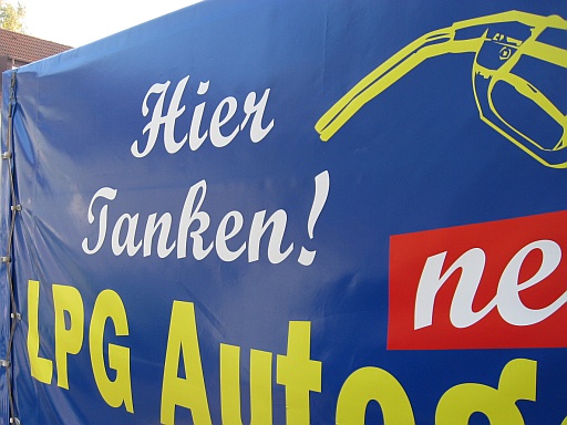 Tankstellenwerbung an einem Autoanhnger - 18.10.2008