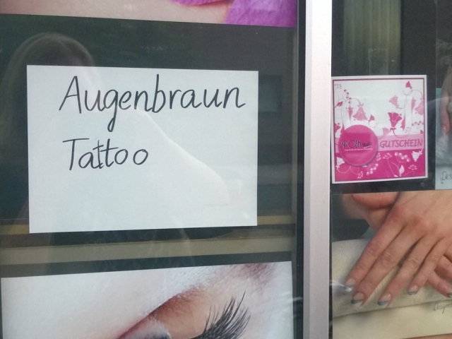 Schild im Schaufenster eines Nagelstudios - 06.07.2014
