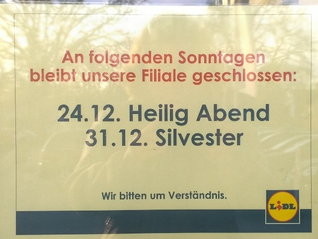 Hinweistafel eines Discounters - 09.12.2017