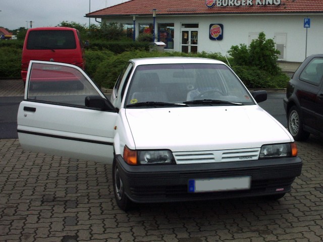NISSAN Sunny N13 : Autobahn-Rastplatz A2 bei Braunschweig - 30.05.2005