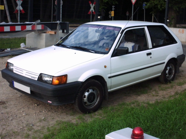 NISSAN Sunny N13 Diesel LX : Rennplatz bei Bad Doberan (mit Resten des G8-Schutzzauns) - 12.06.2007