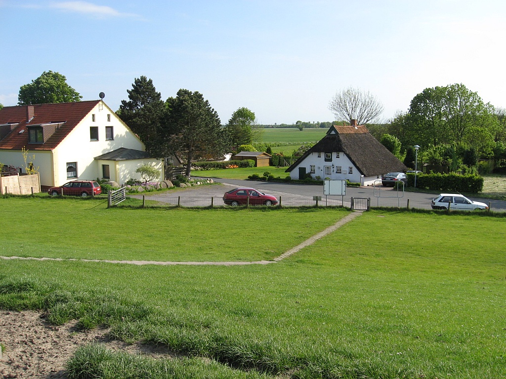 Panoramio-Archiv : Am Dorfbrunnen - Tettens - 05.2009
