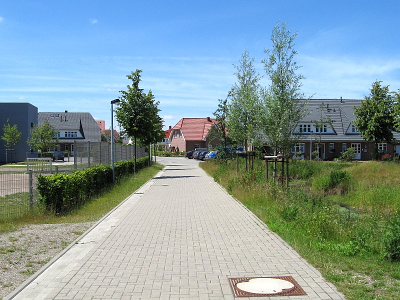 Panoramio-Archiv : Fuweg zwischen Borgfelder Allee und Heinz-Schulz-Weg - Borgfeld, Bremen - 06.2009