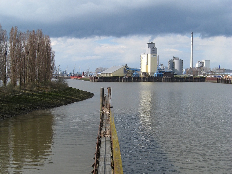Panoramio-Archiv : Blick zum Werfthafen - Grpelingen, Bremen - 04.2010