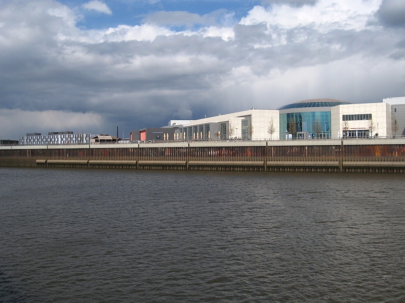 Panoramio-Archiv : INNSIDE Premium Hotel, CINESPACE Multiplex Kino, Foodcourt in der Waterfront - Grpelingen, Bremen - 04.2010