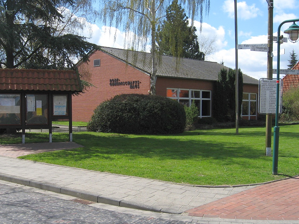 Panoramio-Archiv : Dorfgemeinschaftshaus - Cciliengroden - 04.2010