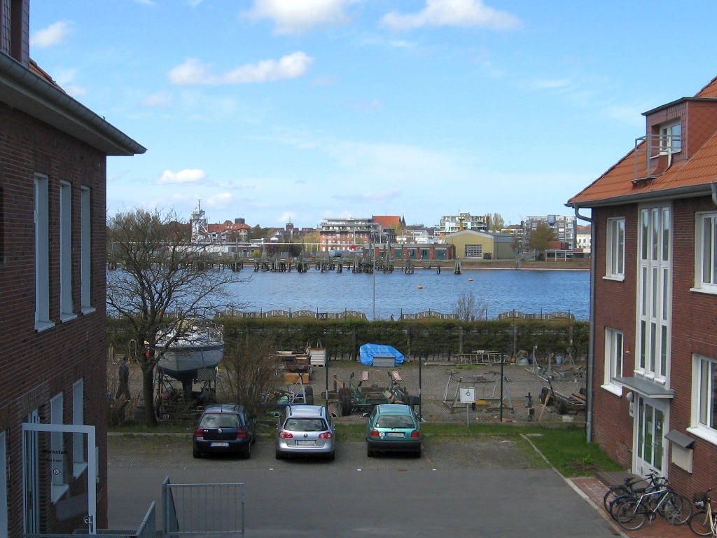 Panoramio-Archiv : Blick zum Ems-Jade-Kanal - Wilhelmshaven - 04.2010