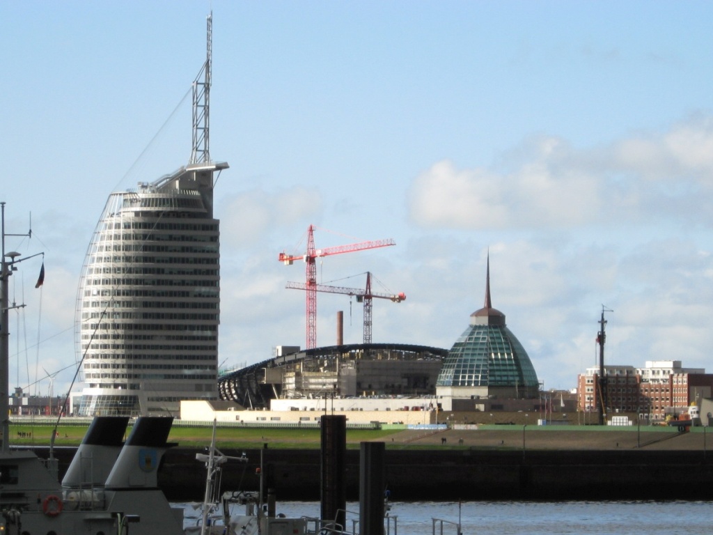 Panoramio-Archiv : Blick zum Atlantic Hotel Sail City - Bremerhaven - 04.2008