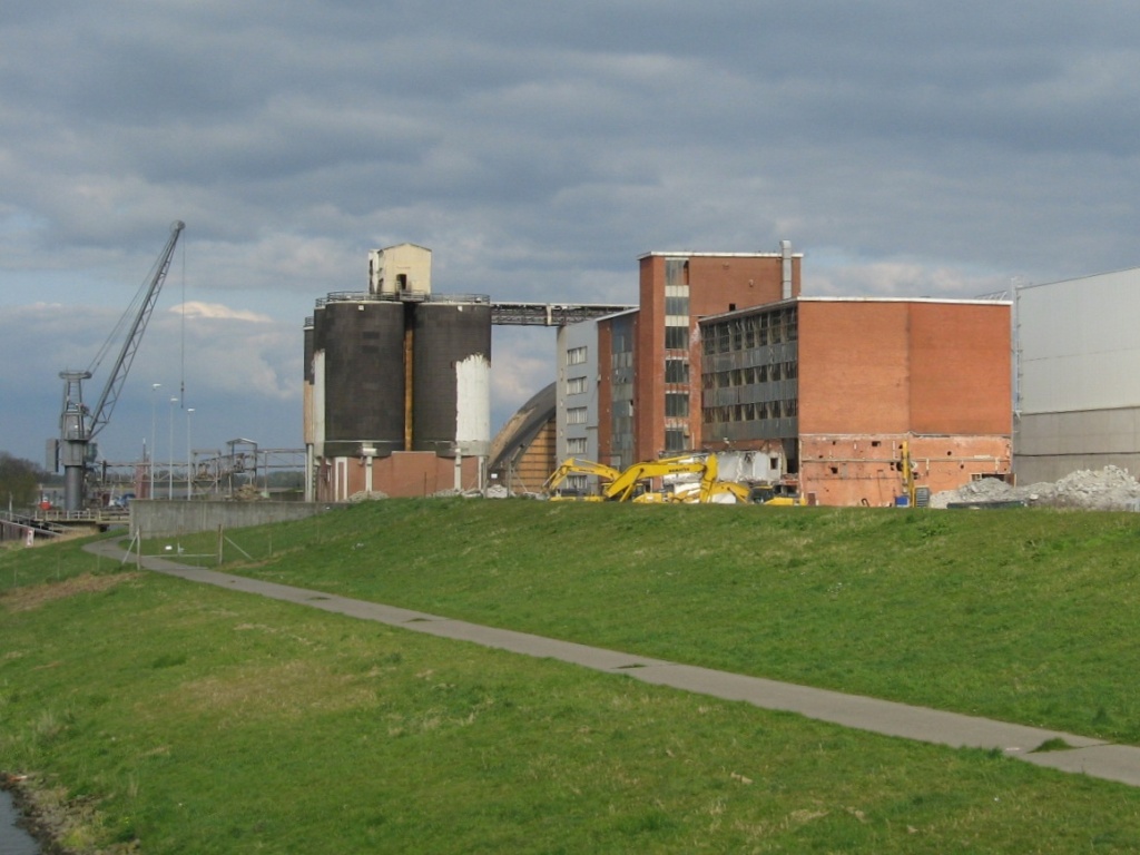 Panoramio-Archiv : Industriegebude im Abbruch - Stade - 04.2008