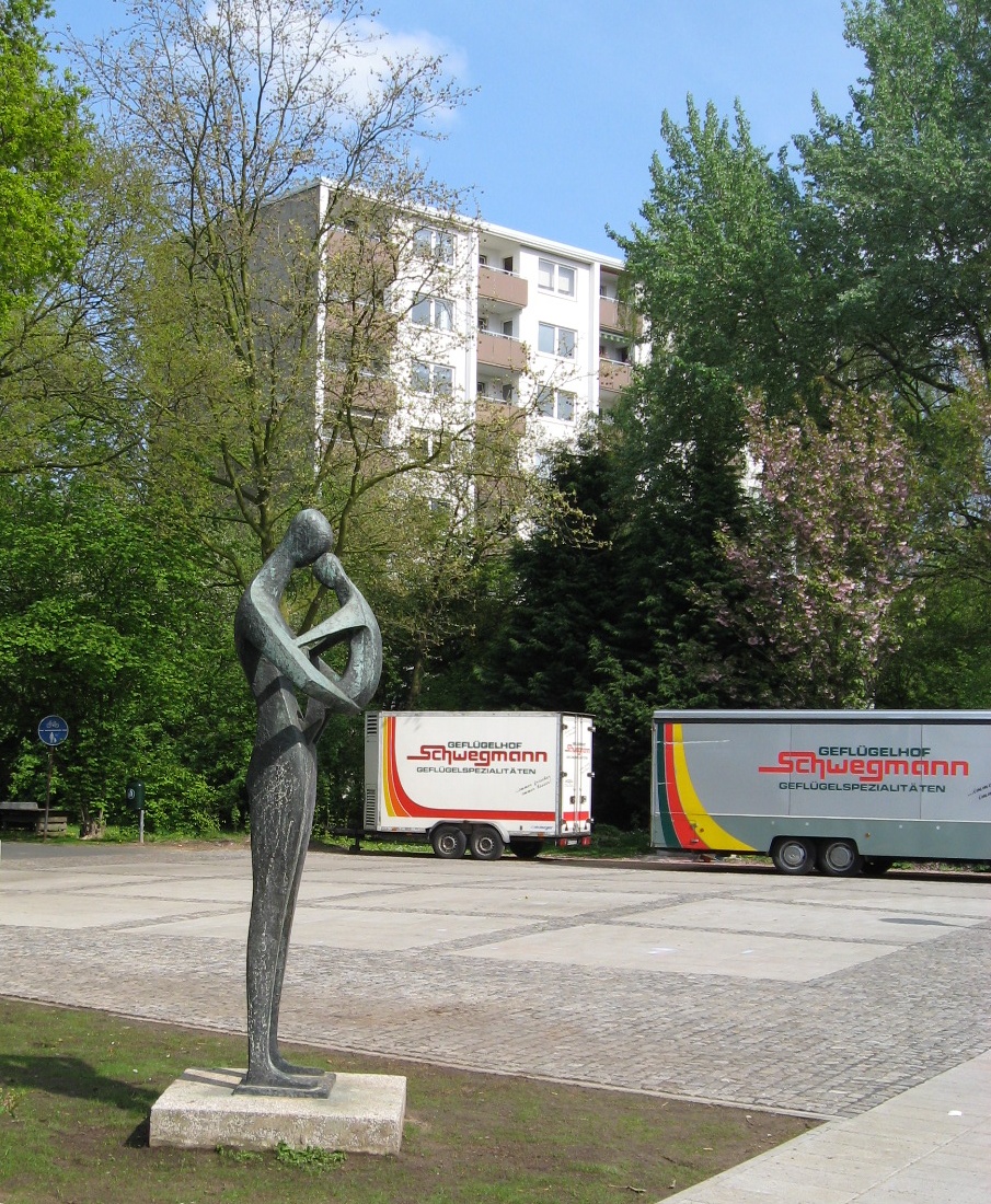 Panoramio-Archiv : Plastik am Wochenmarkt Horn-Lehe, Robert-Bunsen-Strae - Lehesterdeich, Horn-Lehe, Bremen - 05.2008