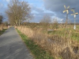Brcke und Windrder am Jan-Reiners-Weg - Lehesterdeich, Horn-Lehe, Bremen (03.2009) - Bild 5/87