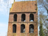 Der schiefe Glockenturm der St. Petri-Kirche - Westerstede (04.2009) - Bild 28/87